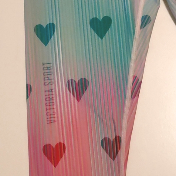 🌈OFFER💕Victoria's Secret VICTORIA SPORT Knockout Ombre Rainbow Heart Leggings - Picture 9 of 10